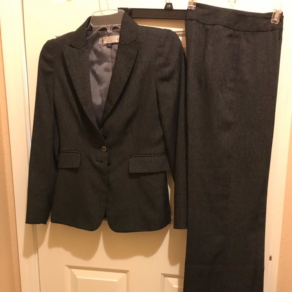 Tahari business suit BNWOT